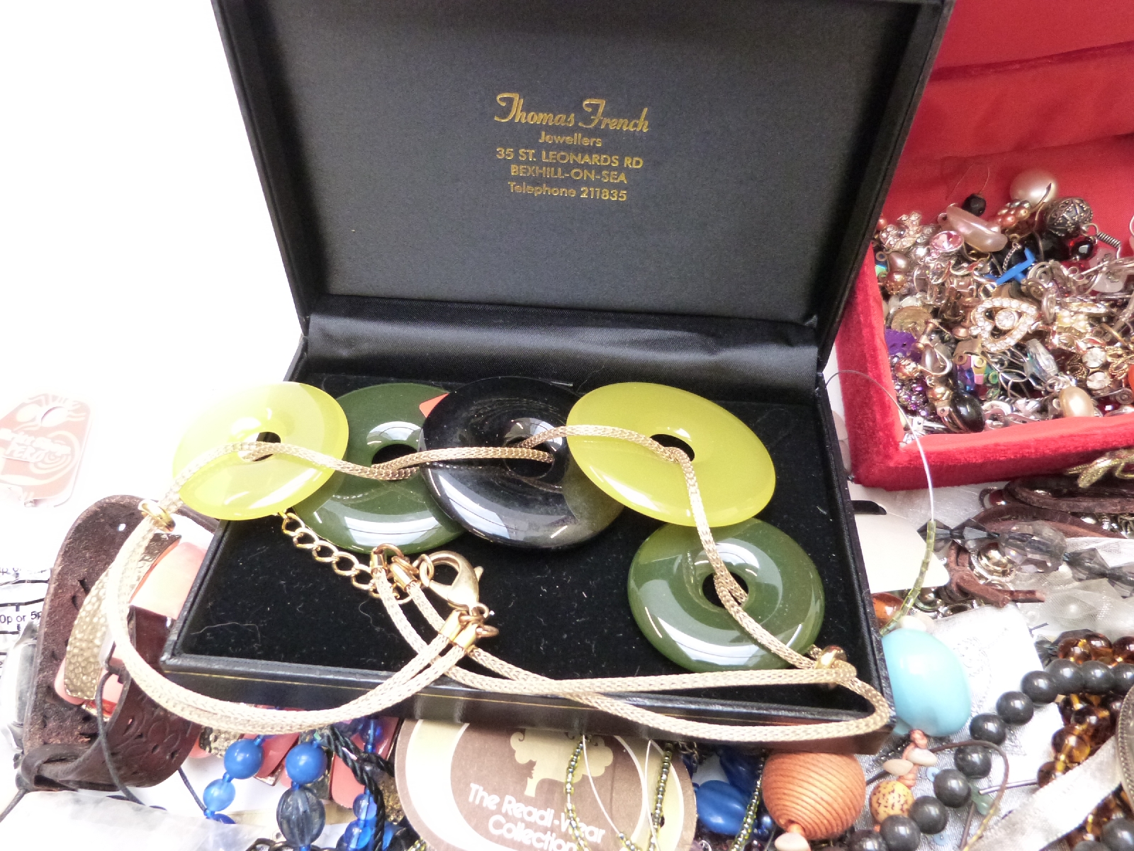 A collection of costume jewellery including Siam silver earrings, beads etc - Image 3 of 4