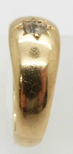 An 18ct gold ring set with paste, 4.6g, size L - Image 4 of 4