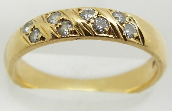 An 18ct gold ring set with diamonds, 4.3g, size O - Image 2 of 6