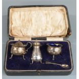 Cased three piece hallmarked silver cruet set, Sheffield 1931 maker Lee & Wigfull, weight