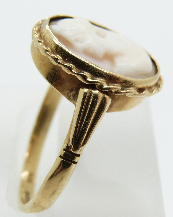 A 9ct gold ring set with a cameo, 3.2g, size P - Image 2 of 2