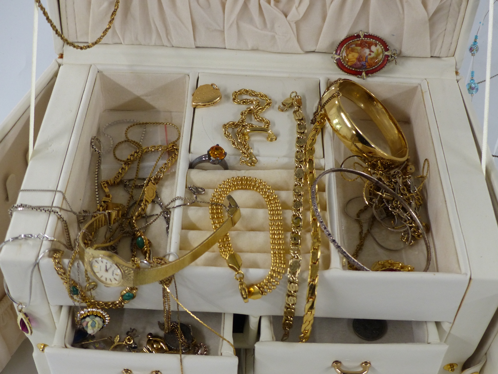 A collection of costume jewellery including silver, pair of 9ct gold earrings, brooches etc, in - Image 4 of 5