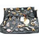 A collection of rings and vintage brooches