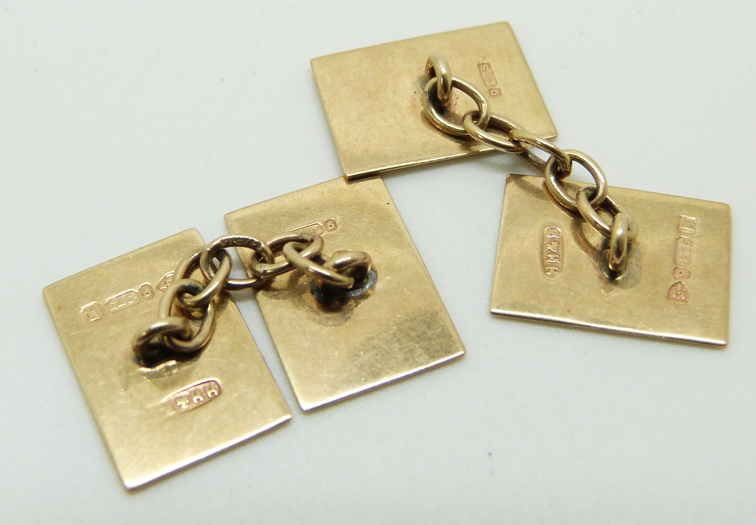 A pair of 9ct gold cufflinks with engraved Art Deco design, in original box, 3.9g - Image 3 of 3