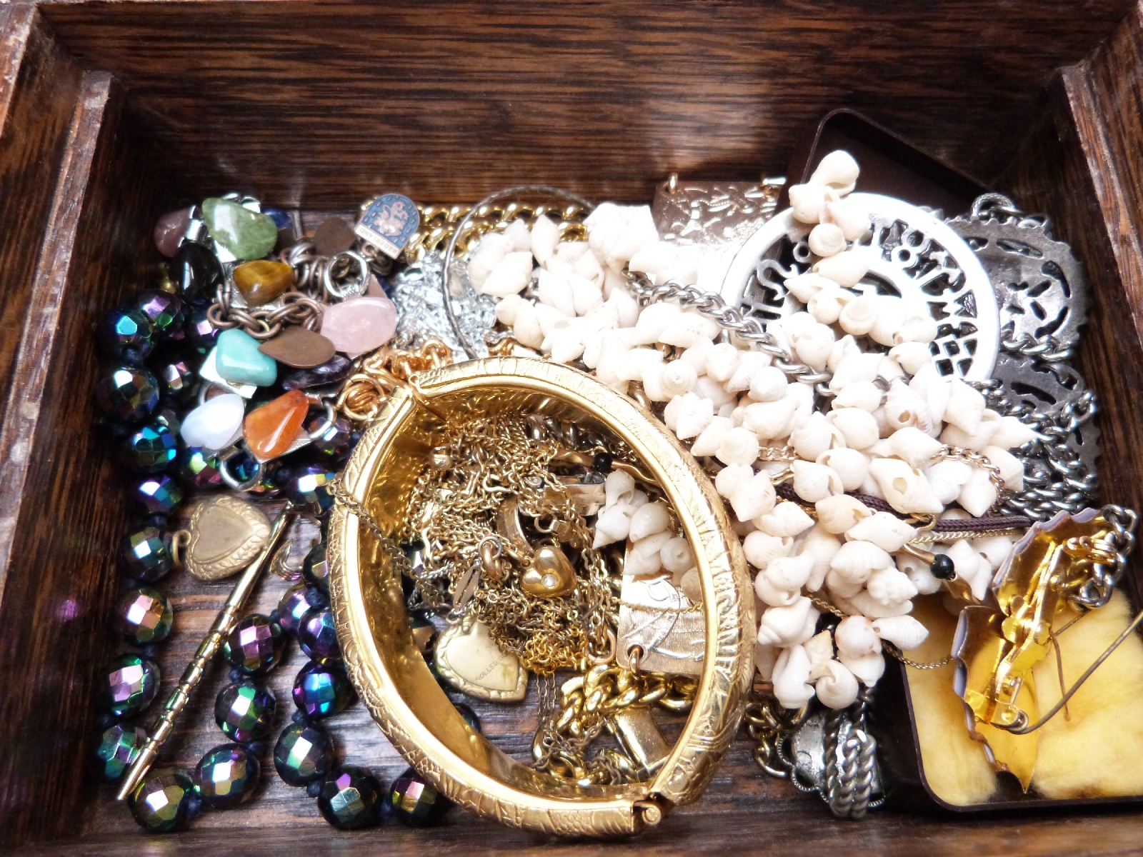 A collection of costume jewellery including vintage bracelets, silver necklace, Jewelcraft earrings, - Image 3 of 7