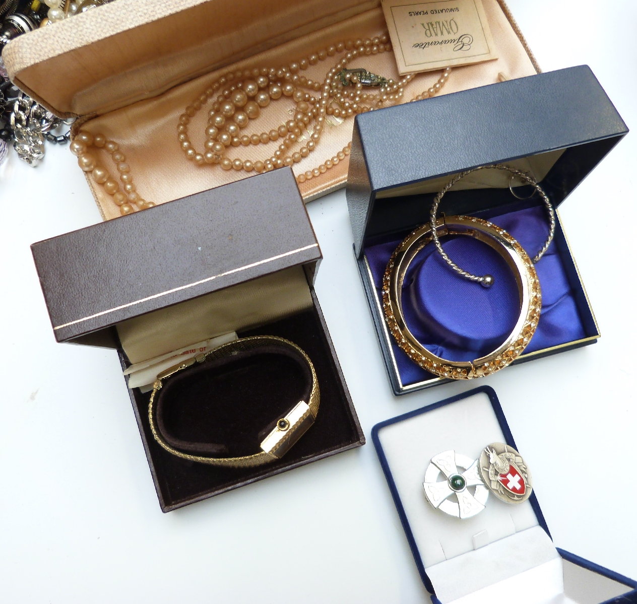 A collection of costume jewellery including rings, brooches, beads, Rolex box, coins, silver - Image 5 of 5