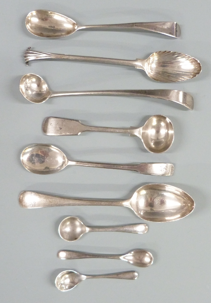 Various hallmarked silver collectors and comemeorative spoons, weight 301g all in, three white metal - Bild 3 aus 6