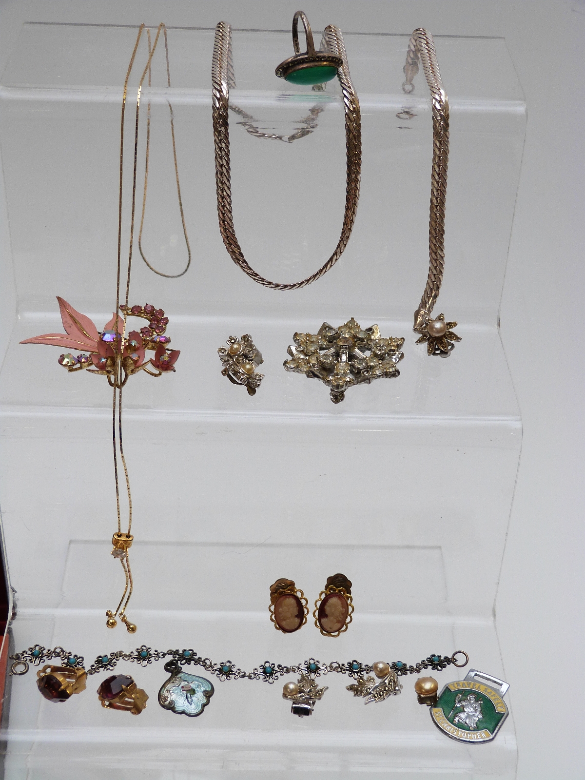 A collection of costume jewellery including Hollywood brooch, silver necklace & bracelet, Sekonda - Image 2 of 4