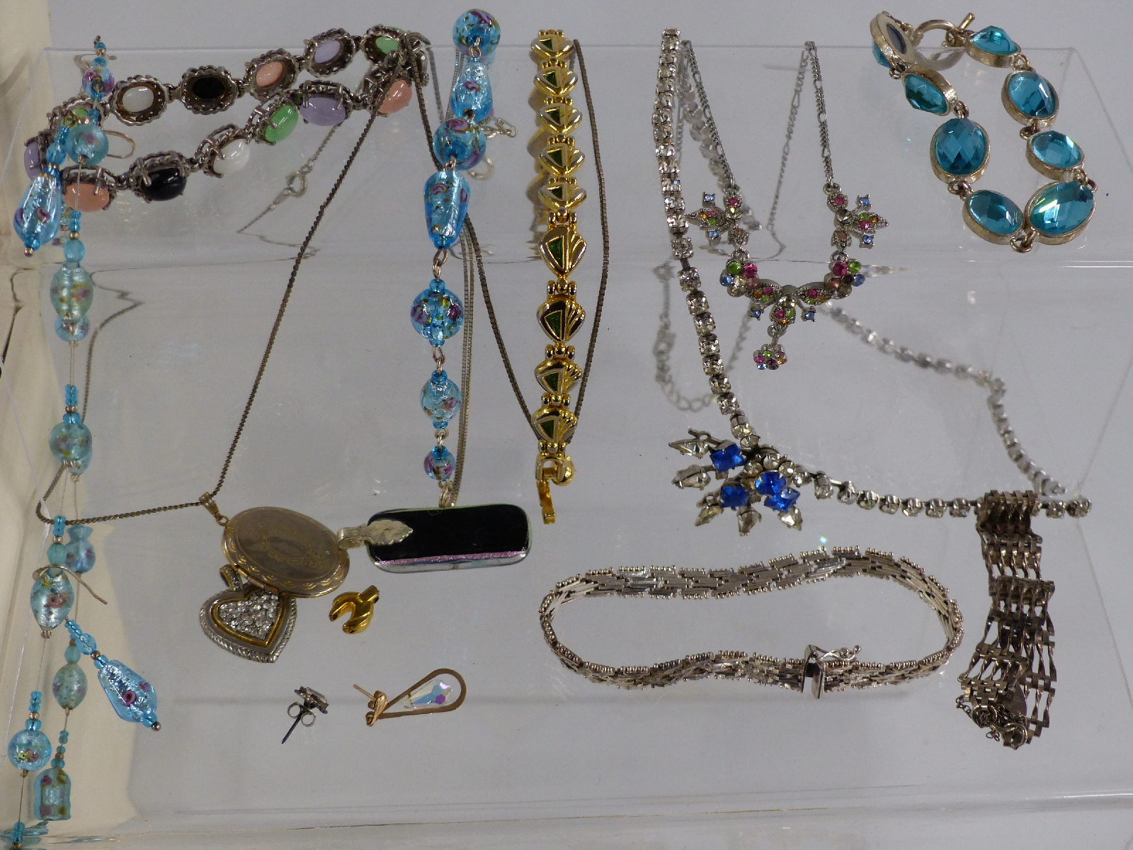 A collection of costume jewellery including silver, pair of 9ct gold earrings, brooches etc, in - Image 3 of 5