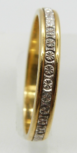 An 18ct gold ring/ wedding band, 3.2g, size Q - Image 4 of 4