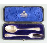 Cased Edward VII hallmarked silver presentation fork and spoon set, Sheffield 1901, weight 44g,