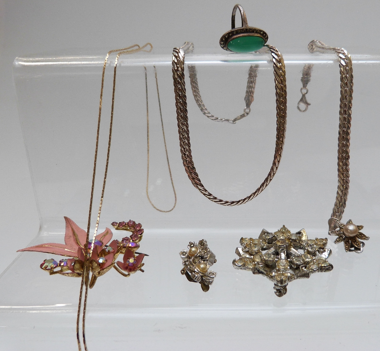 A collection of costume jewellery including Hollywood brooch, silver necklace & bracelet, Sekonda - Image 3 of 4