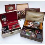 A collection of costume jewellery including silver brooch, vintage brooches, agate pendant, rings,