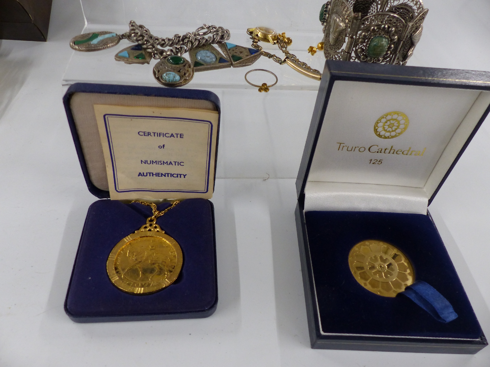 A collection of costume jewellery including silver rings, silver gilt clover brooch, Miracle - Image 2 of 5