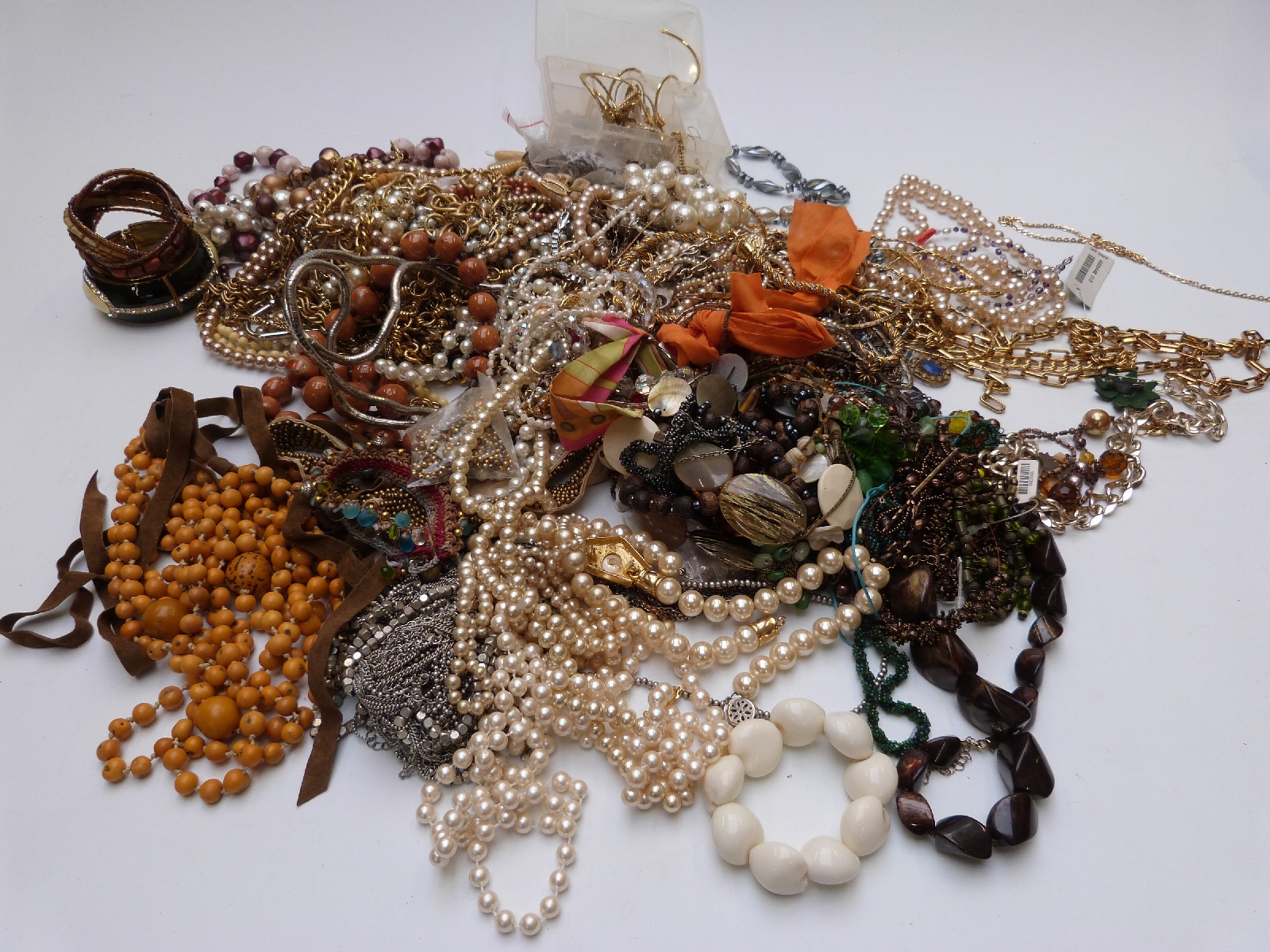 A collection of costume jewellery including watches, beads etc - Image 2 of 2