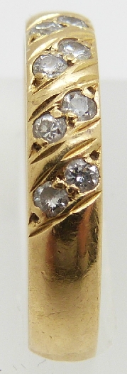 An 18ct gold ring set with diamonds, 4.3g, size O - Image 4 of 6