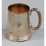 Edward VII hallmarked silver christening tankard of tapering form, Birmingham 1901, maker Arthur