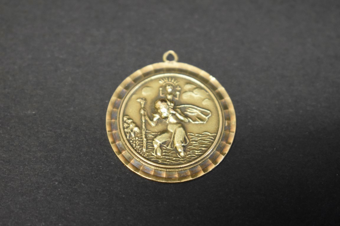 A 9ct gold St Christopher medallion, 2.5cm diameter, 5.8g.