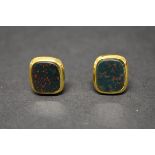 A pair of 9ct gold and bloodstone gentlemans cufflinks, 6.5g, total weight, (lacking one swivel