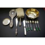 A small quantity of silver and metal items.