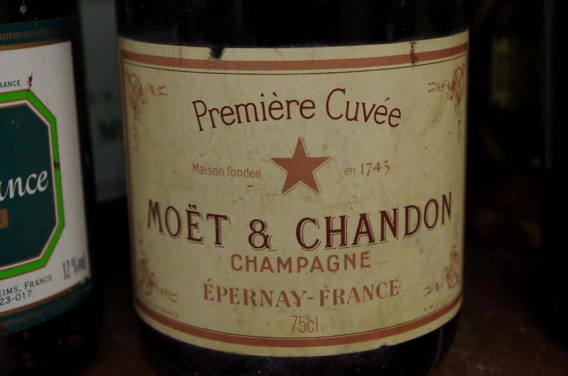 Five various bottles of champagne, to include a Moet & Chandon NV; an Andre Bonin 1996; and - Image 3 of 8