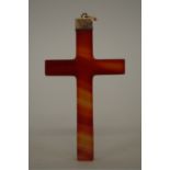 An unmarked gold mounted agate cross, 5.5cm.