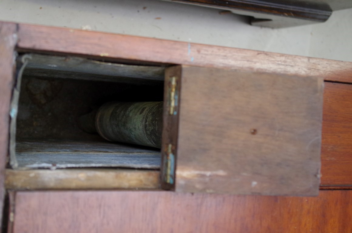 A late 19th/early 20th century mahogany campaign box commode, 60cm wide. - Image 3 of 5