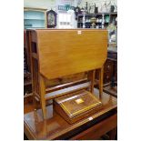 A late Edwardian mahogany Sutherland table, 68.5cm wide.