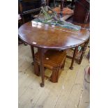 An 18th century mahogany gateleg table, 89.5cm wide.