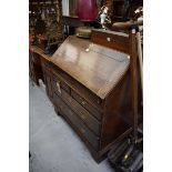 A George III oak bureau, with well, 91.5cm wide.