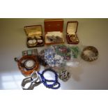 A small quantity of Victorian and later costume jewellery, to include; cameo and various brooches