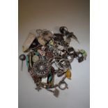 A quantity of silver and other jewellery items, to include cufflinks; brooches and rings.