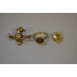 A gold woodpecker brooch, stamped 9k, 2.3g; together with a heart pendant, hallmarked 15ct; and an