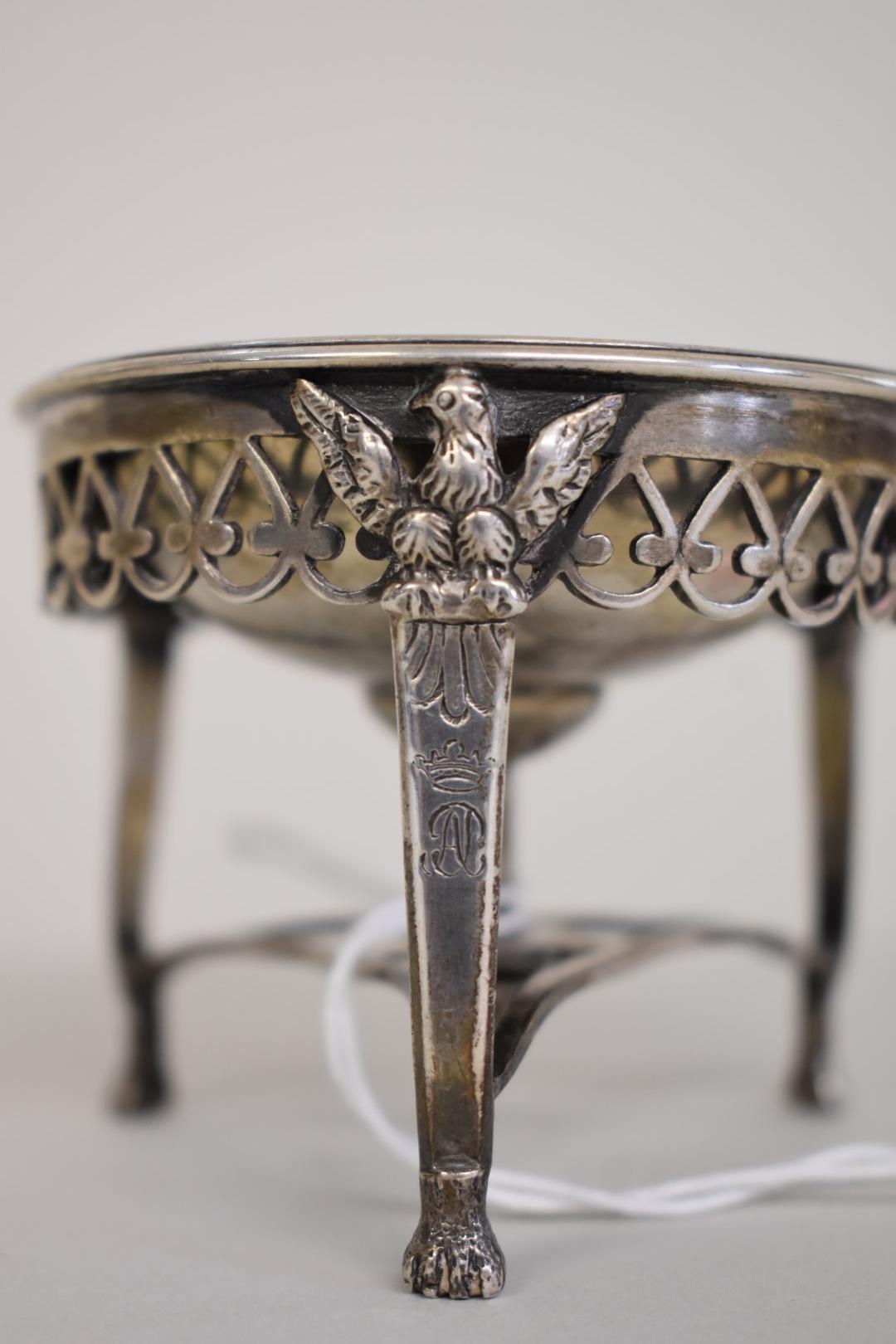 A Continental white metal salt, decorated eagles and having gilt interior, 6cm high. - Image 3 of 3