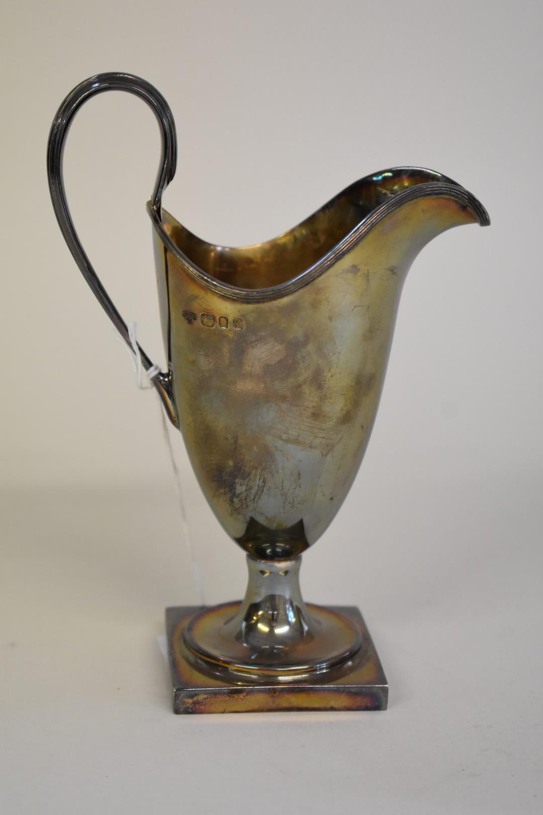 A Georgian style silver helmet milk jug, by A Chick & Sons Ltd, London 1971, 15.5cm, 162g.