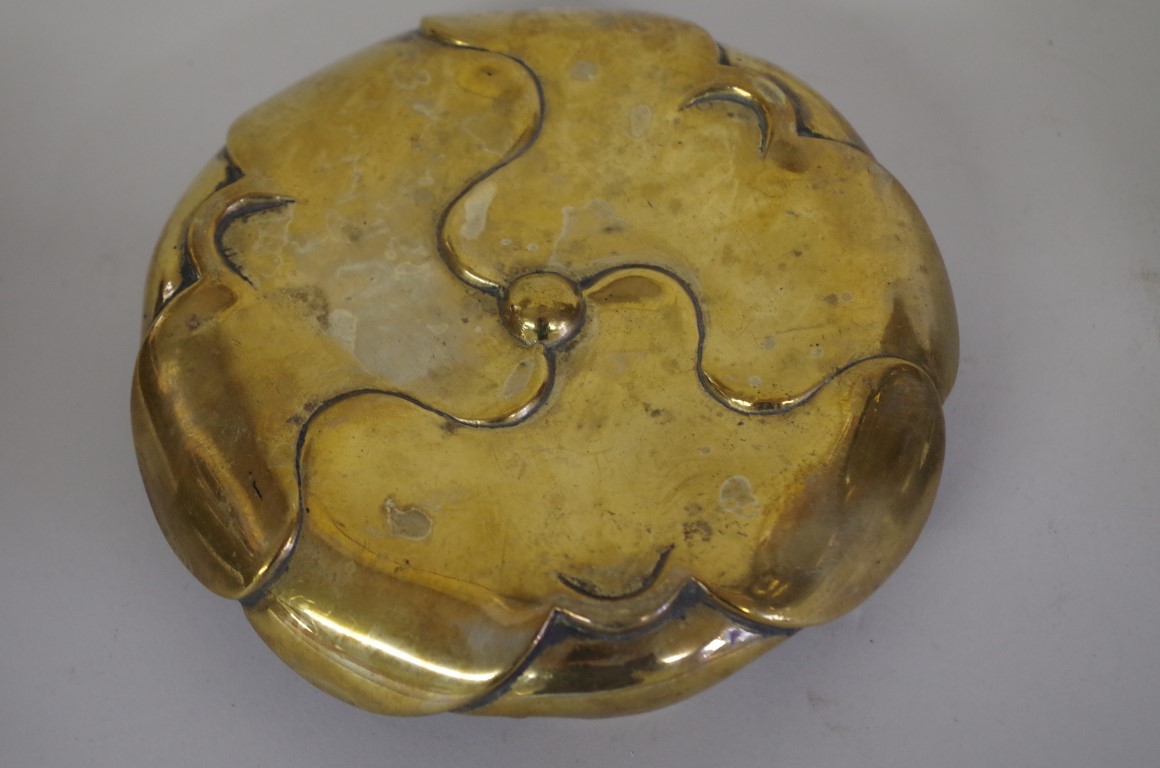 A pair of Chinese brass twin handled tripod censers and covers, 17cm wide. - Image 4 of 5