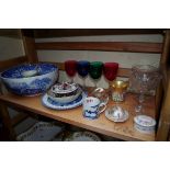 A mixed lot of ceramics, to include an 18th century blue and white coffee can, (cracked).