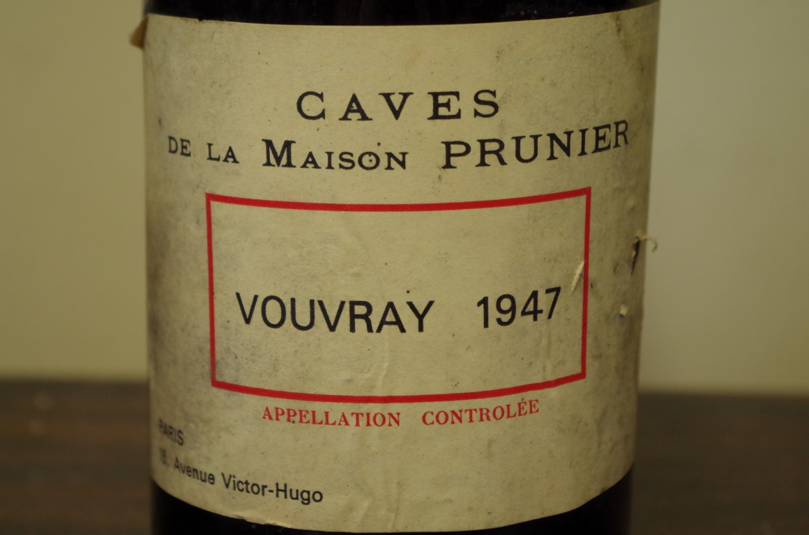 A bottle of Vouvray 1947, Caves de la Maison Prunier. - Image 2 of 3