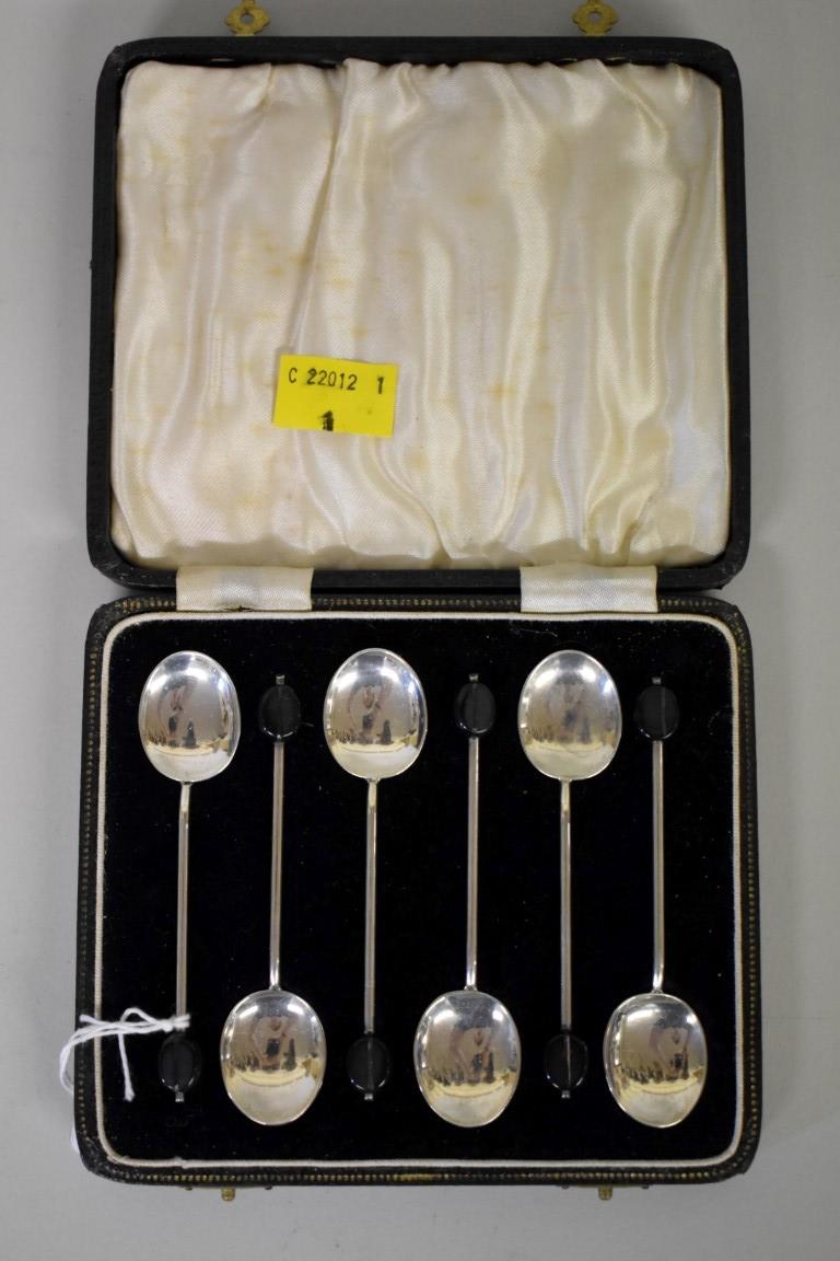 A cased set of six silver coffee spoons, by William Suckling Ltd, Birmingham 1938.