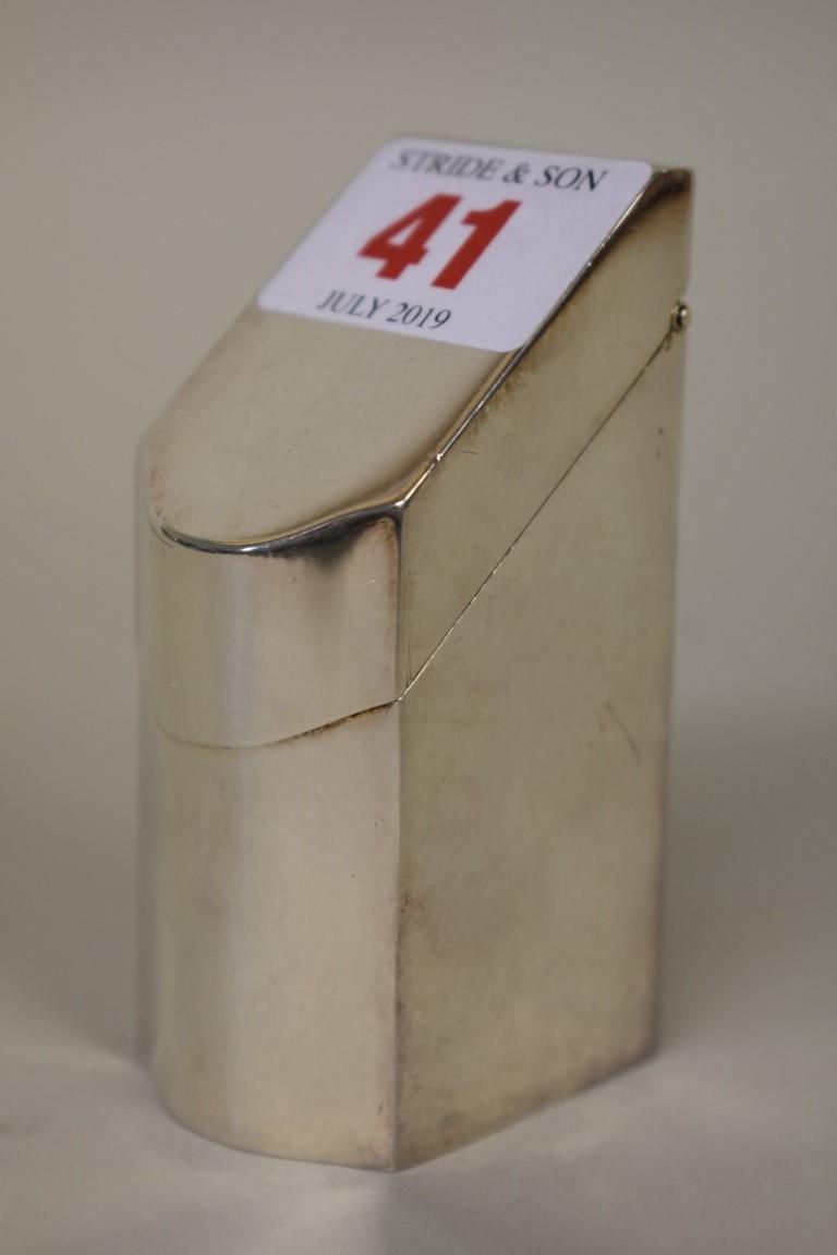 A silver novelty knife box, by K M Powell, London 1985, 8cm high, 109.5g.