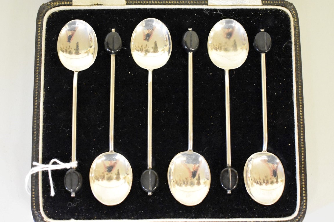 A cased set of six silver coffee spoons, by William Suckling Ltd, Birmingham 1938. - Image 2 of 2