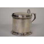 A Victorian silver drum mustard, by Edward, John & William Barnard, London 1845, 7.5cm high, 143.5g.