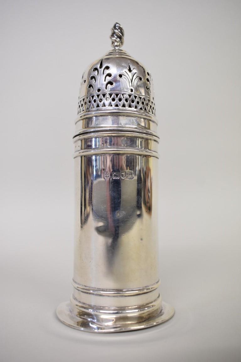 A silver caster, by Josiah Williams & Co, London 1911, 17.5cm, 173g. - Image 2 of 4