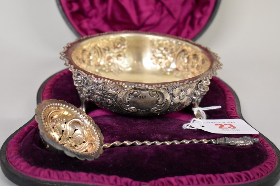A cased Victorian silver gilt embossed sugar bowl and sifter, by William Hutton & Sons, London 1891, - Image 2 of 4