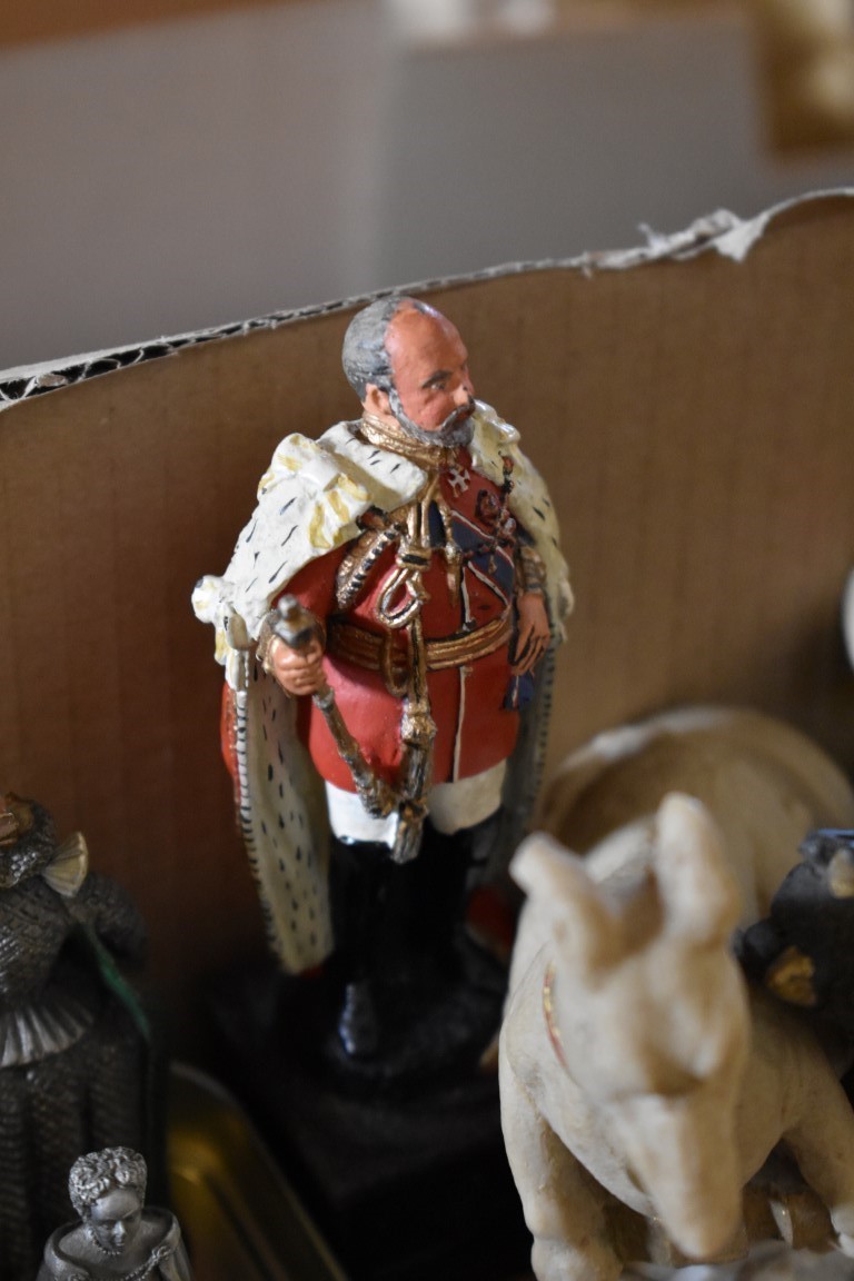 Franklin Mint: a group of 10 'Kings & Queens of England' pewter models, approx 6cm and 2 further - Image 2 of 3