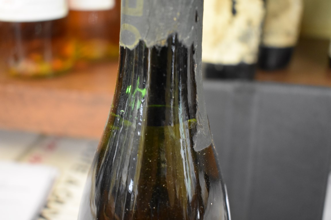 An old half bottle of Moet & Chandon champagne. - Image 3 of 3