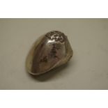 A white metal hinged clam shell, 7.3cm wide.