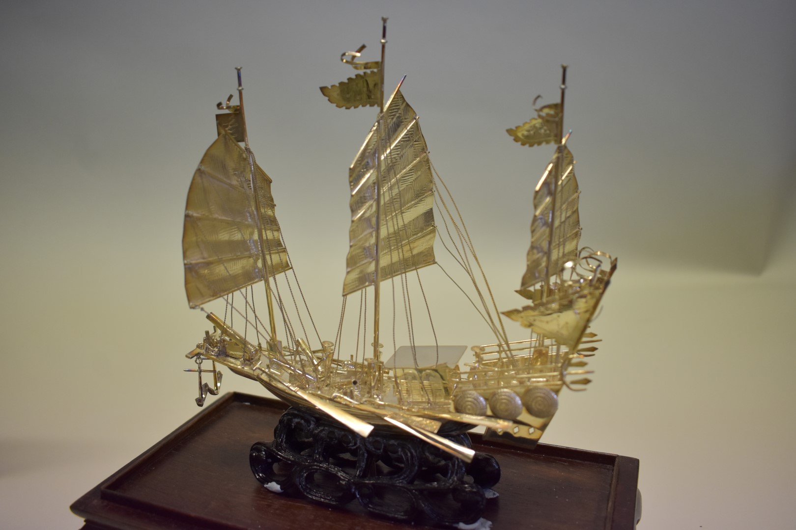 A Chinese silver model of a junk, by Wei Kei, Hong Kong, stamped sterling silver, height excluding - Image 2 of 4