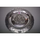 A Peruvian .900 embossed circular dish, decorated the city of Lima crest, 26.5cm diameter, 326g.