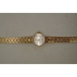 A Record de Luxe 9ct gold ladies wristwatch, 17mm, ref: 330-2, with fitted bracelet, 20.8g